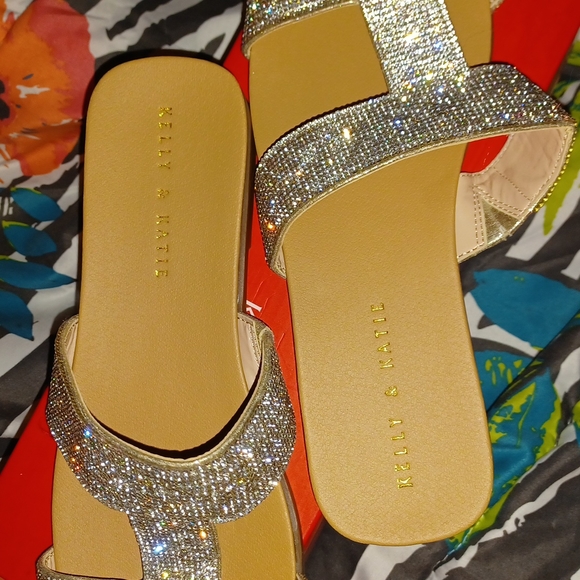 Sandals - Picture 2 of 3